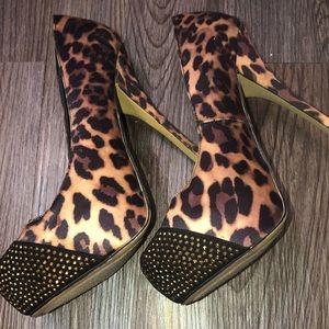 7.5 Leopard Print Studded Pumps
